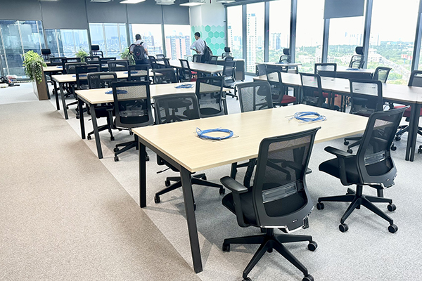 ban lam viec chinh hang