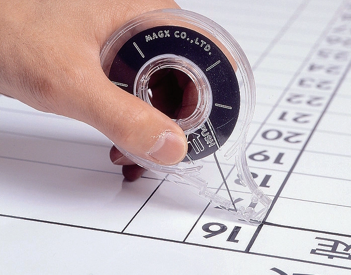 Băng dính kẻ hàng bảng trắng MagX dạng xóa kéo màu nâu đậm chuyên dụng cho văn phòng.